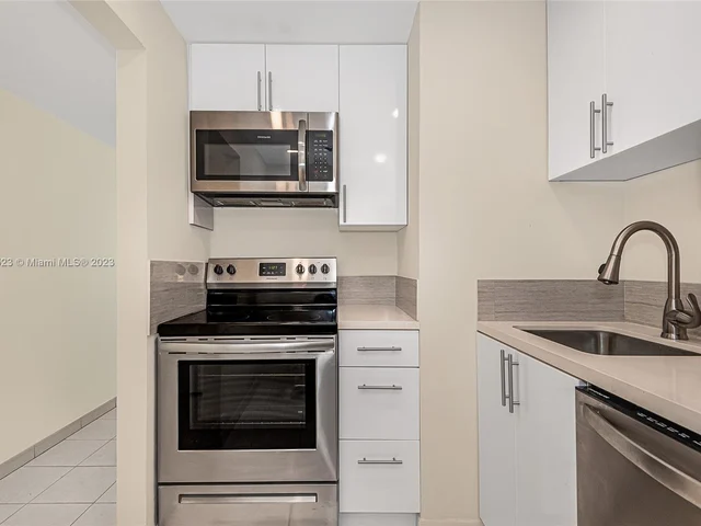 2899 Collins Ave # 1042, Miami Beach FL 33140