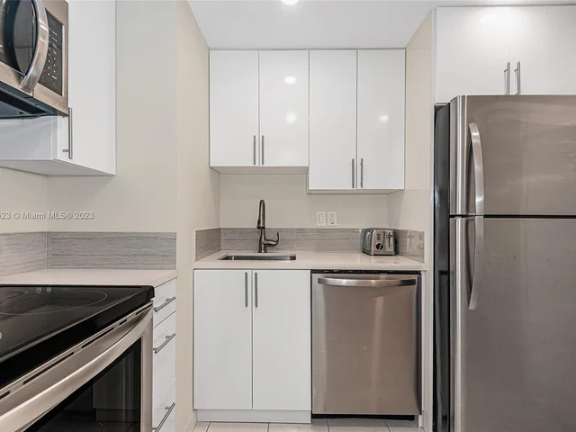 2899 Collins Ave # 1042, Miami Beach FL 33140