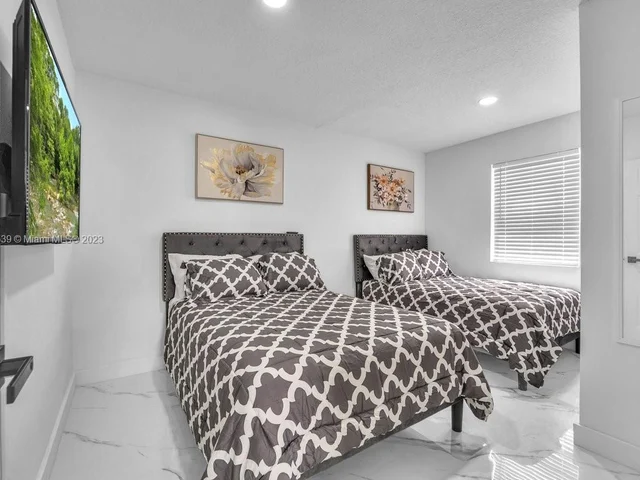 1208 N 25th ave, Hollywood FL 33020