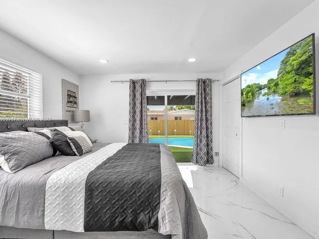 1208 N 25th ave, Hollywood FL 33020