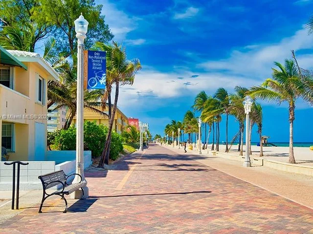 1208 N 25th ave, Hollywood FL 33020