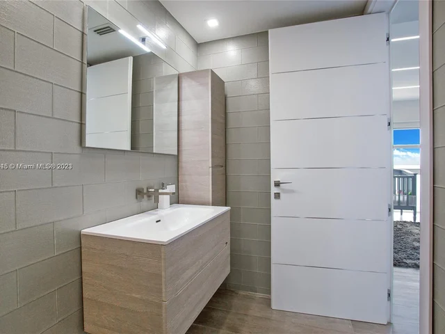 1830 S Ocean Dr # A, Hallandale Beach FL 33009