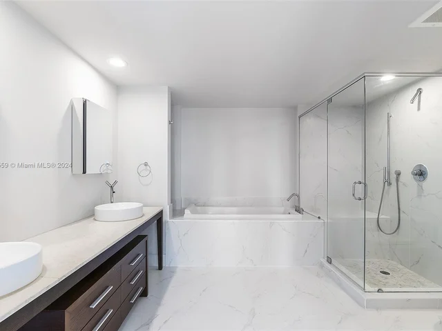 495 Brickell Ave, Miami FL 33131