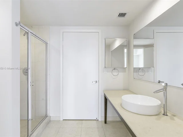 495 Brickell Ave, Miami FL 33131