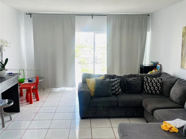 500 Bayview Dr # 1031, Sunny Isles Beach FL 33160