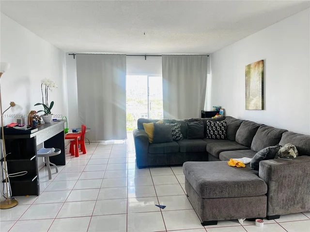 500 Bayview Dr # 1031, Sunny Isles Beach FL 33160