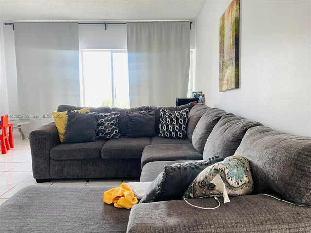 500 Bayview Dr # 1031, Sunny Isles Beach FL 33160