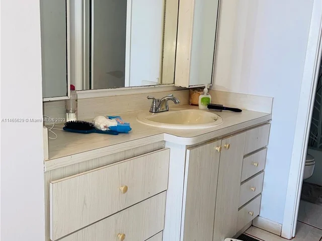 500 Bayview Dr # 1031, Sunny Isles Beach FL 33160