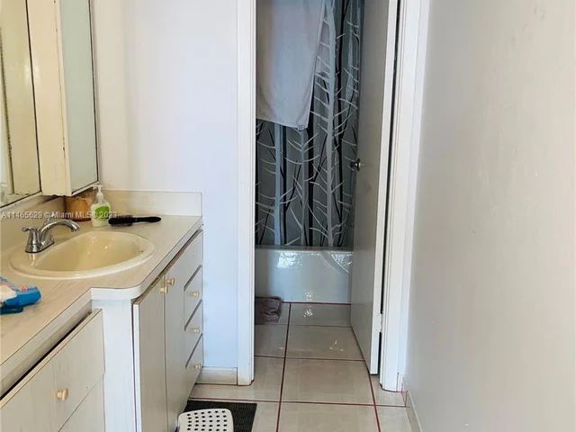 500 Bayview Dr # 1031, Sunny Isles Beach FL 33160