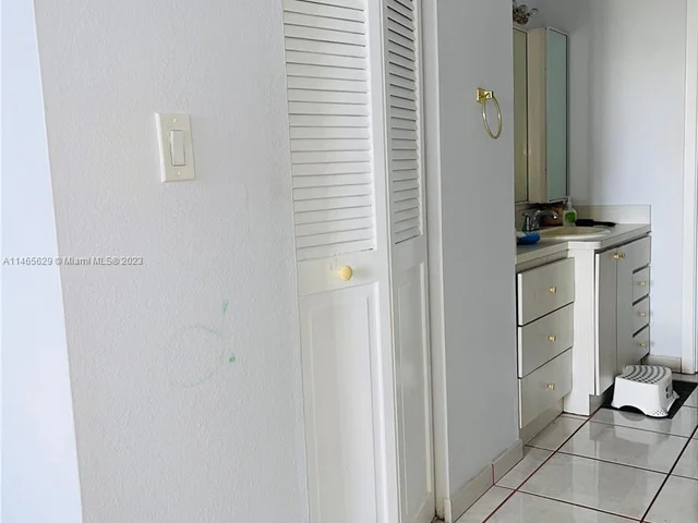 500 Bayview Dr # 1031, Sunny Isles Beach FL 33160