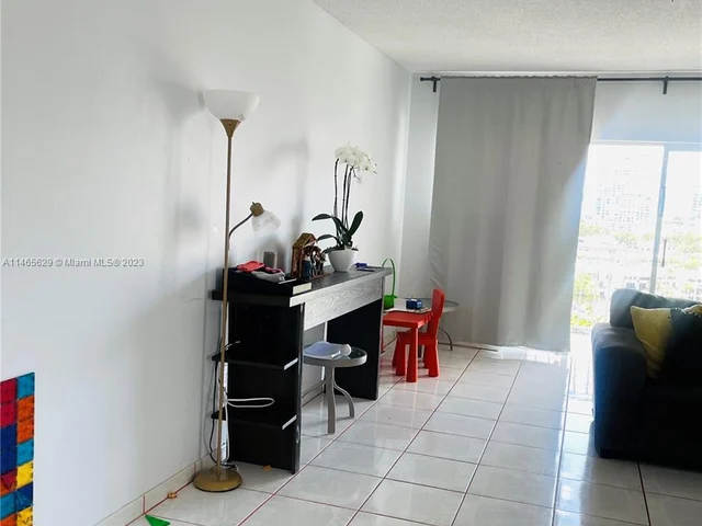 500 Bayview Dr # 1031, Sunny Isles Beach FL 33160
