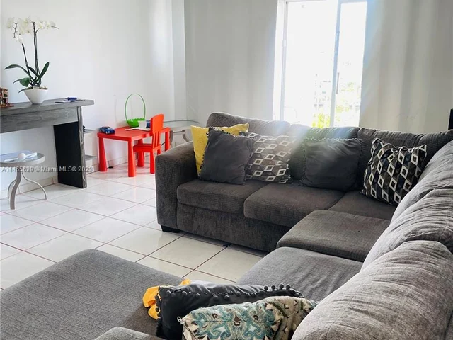 500 Bayview Dr # 1031, Sunny Isles Beach FL 33160