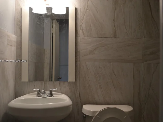 6601 Lincoln Street, Hollywood FL 33024