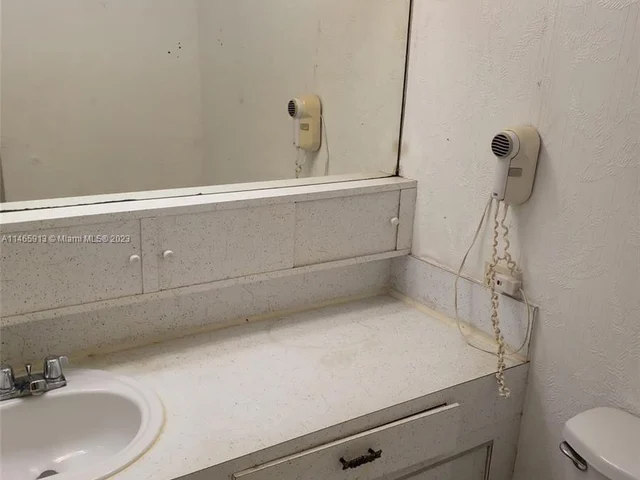 9270 W Bay Harbor Dr # 5D, Bay Harbor Islands FL 33154