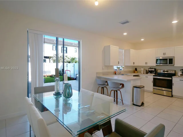 11069 W 33rd Ct, Hialeah FL 33018