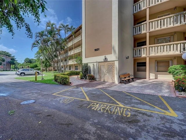 1601 Abaco Dr # A4, Coconut Creek FL 33066