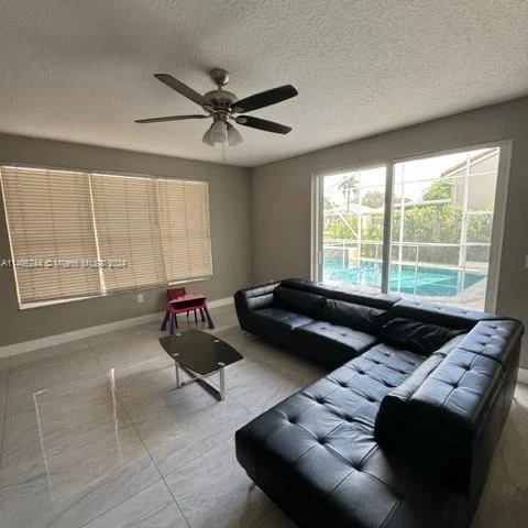 5427 NW 48th St, Coconut Creek FL 33073