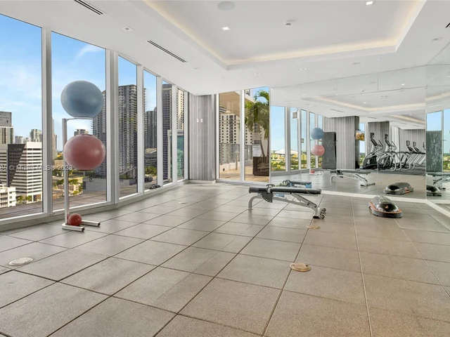 1010 SW 2nd Ave # 2101, Miami FL 33130