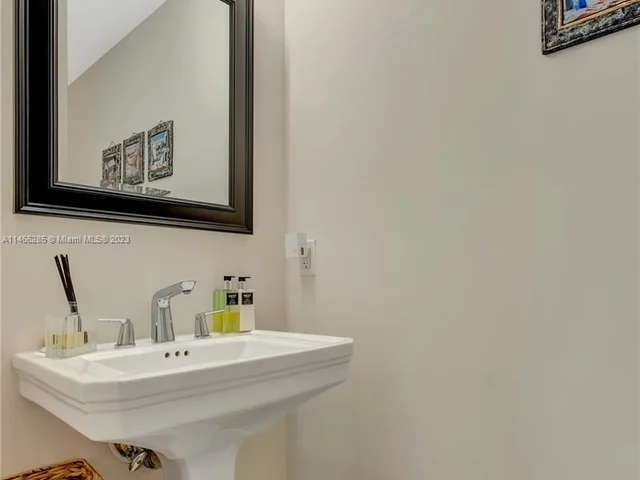 1010 SW 2nd Ave # 2101, Miami FL 33130