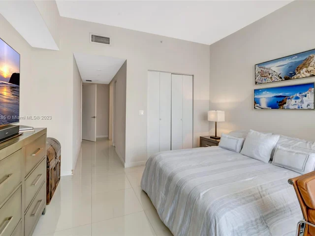 1010 SW 2nd Ave # 2101, Miami FL 33130