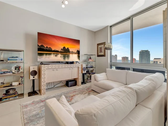 1010 SW 2nd Ave # 2101, Miami FL 33130