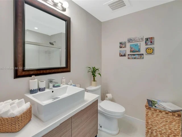 1010 SW 2nd Ave # 2101, Miami FL 33130