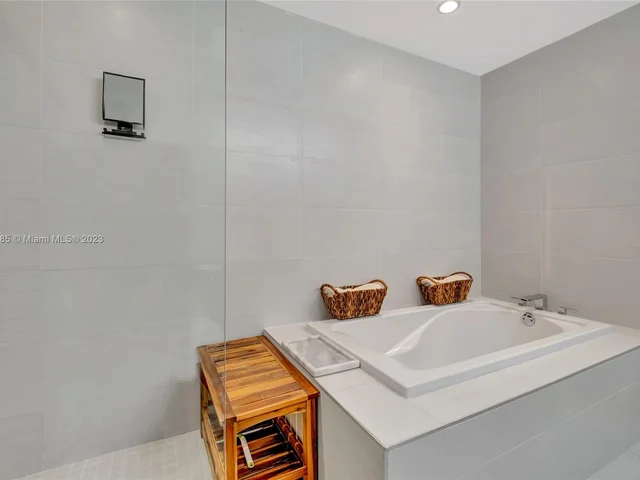 1010 SW 2nd Ave # 2101, Miami FL 33130