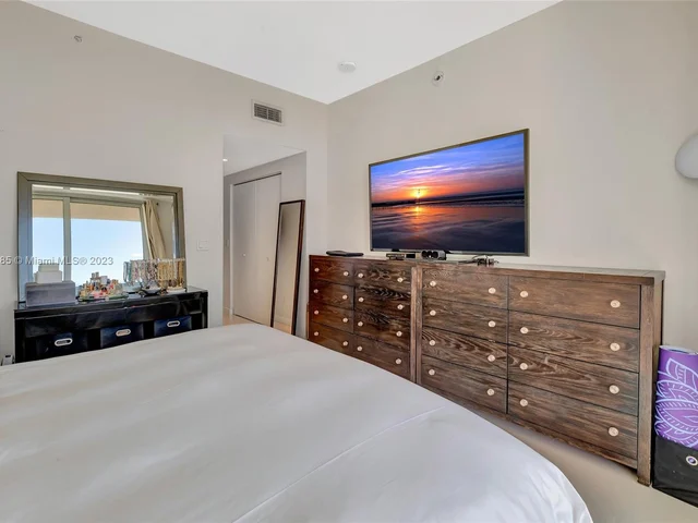 1010 SW 2nd Ave # 2101, Miami FL 33130