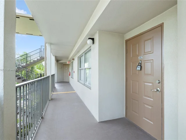 550 SW 137th Ave # 302L, Pembroke Pines FL 33027