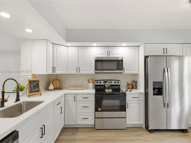 550 SW 137th Ave # 302L, Pembroke Pines FL 33027