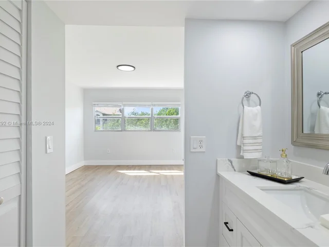 550 SW 137th Ave # 302L, Pembroke Pines FL 33027