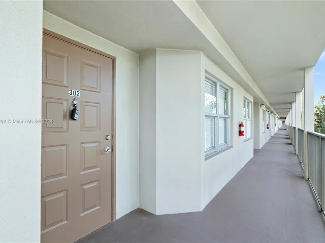 550 SW 137th Ave # 302L, Pembroke Pines FL 33027