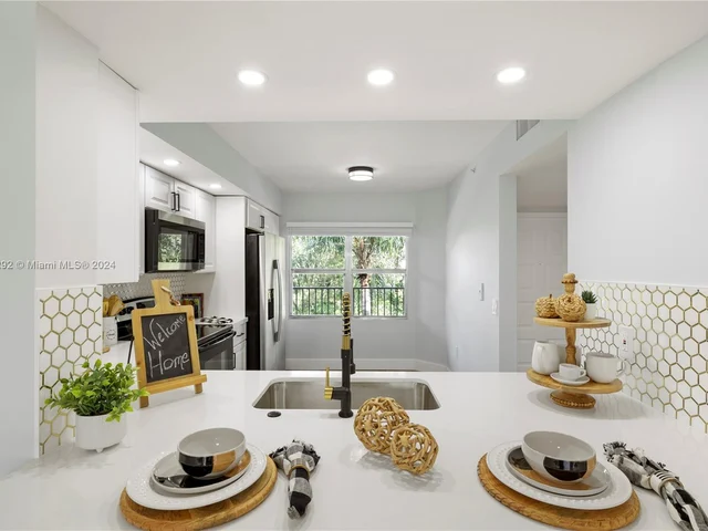 550 SW 137th Ave # 302L, Pembroke Pines FL 33027