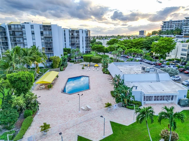 20500 W Country Club Dr # 202, Aventura FL 33180