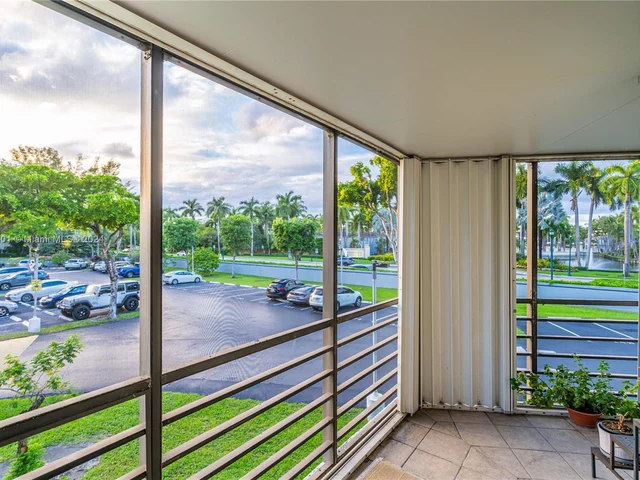20500 W Country Club Dr # 202, Aventura FL 33180