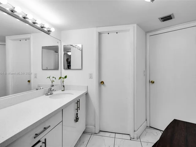 20500 W Country Club Dr # 202, Aventura FL 33180