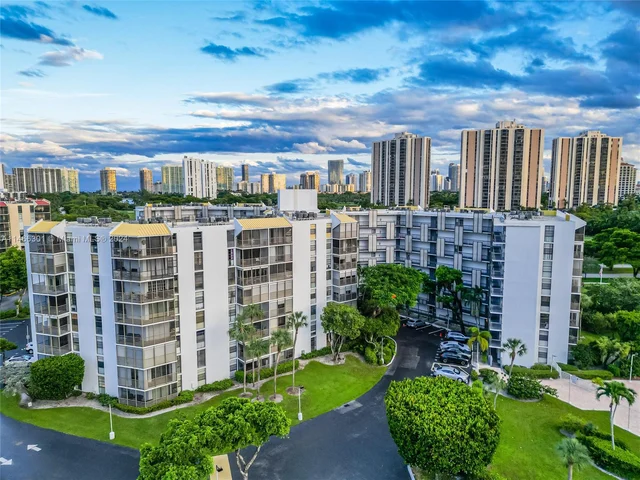 20500 W Country Club Dr # 202, Aventura FL 33180