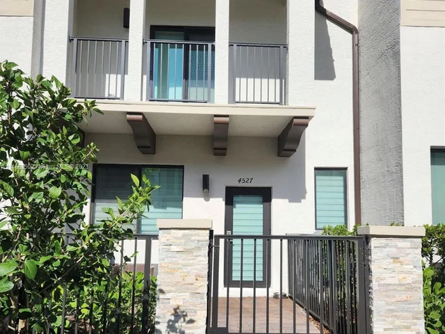 4527 NW 83rd Path # 4527, Doral FL 33166