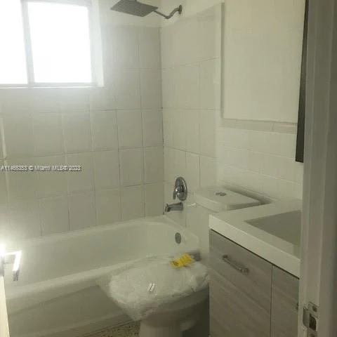 82 NW 27th St # 3, Miami FL 33127