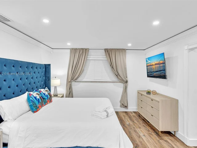 5200 Monroe St, Hollywood FL 33021