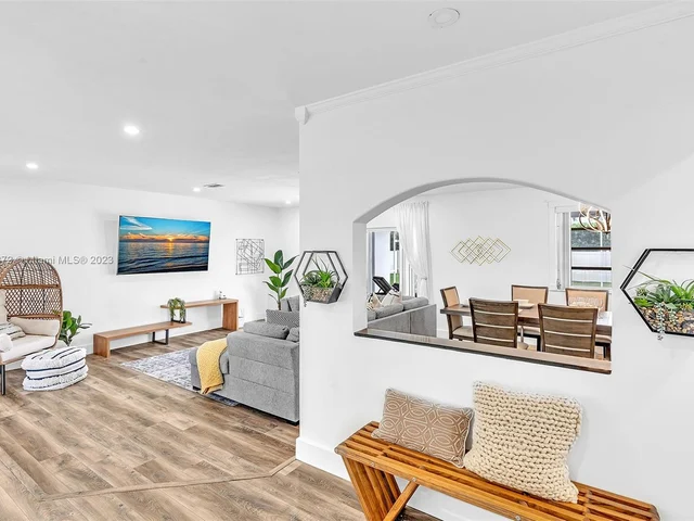 5200 Monroe St, Hollywood FL 33021