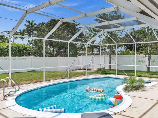 5200 Monroe St, Hollywood FL 33021