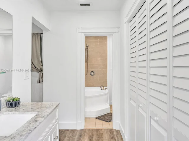 5200 Monroe St, Hollywood FL 33021