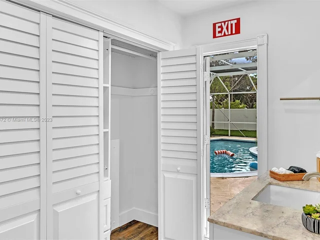 5200 Monroe St, Hollywood FL 33021