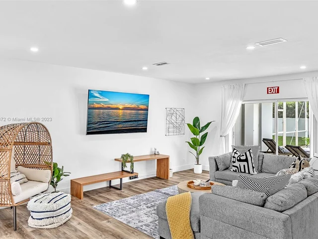 5200 Monroe St, Hollywood FL 33021