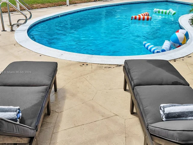 5200 Monroe St, Hollywood FL 33021