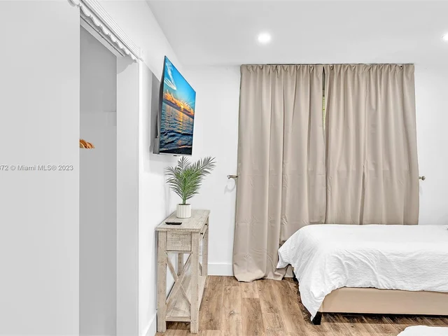 5200 Monroe St, Hollywood FL 33021