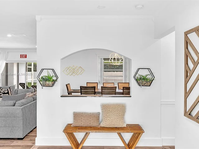 5200 Monroe St, Hollywood FL 33021