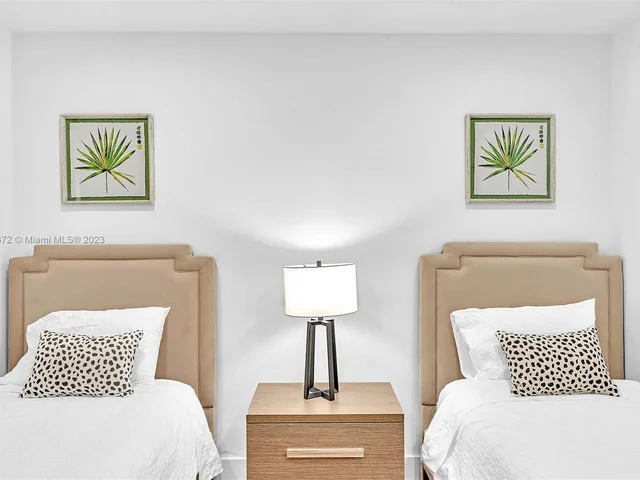 5200 Monroe St, Hollywood FL 33021