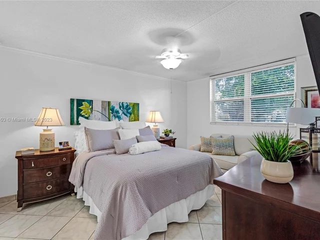 3600 NE 170 ST # D, North Miami Beach FL 33160